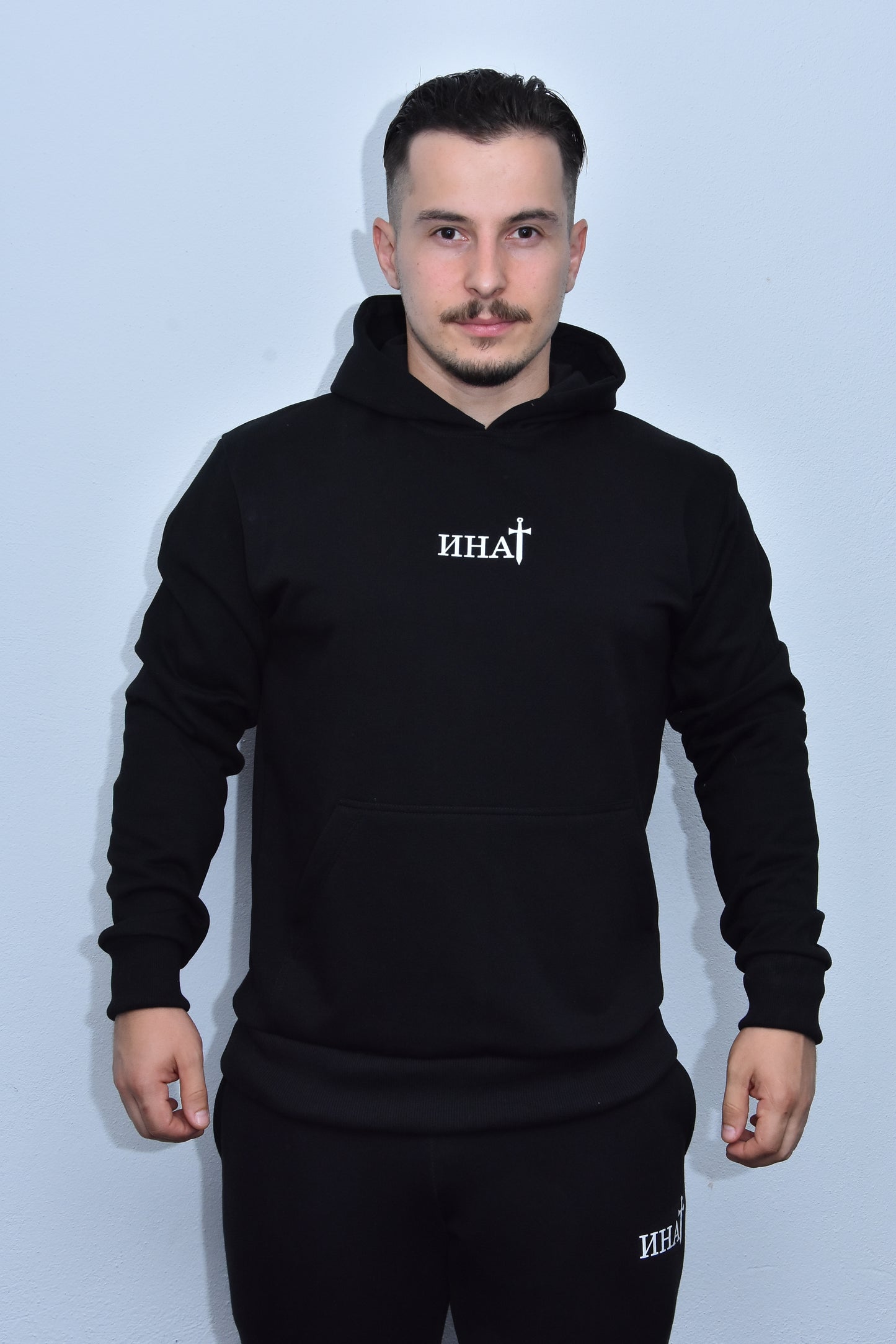 Инат Дукс Капуљача -  Црни