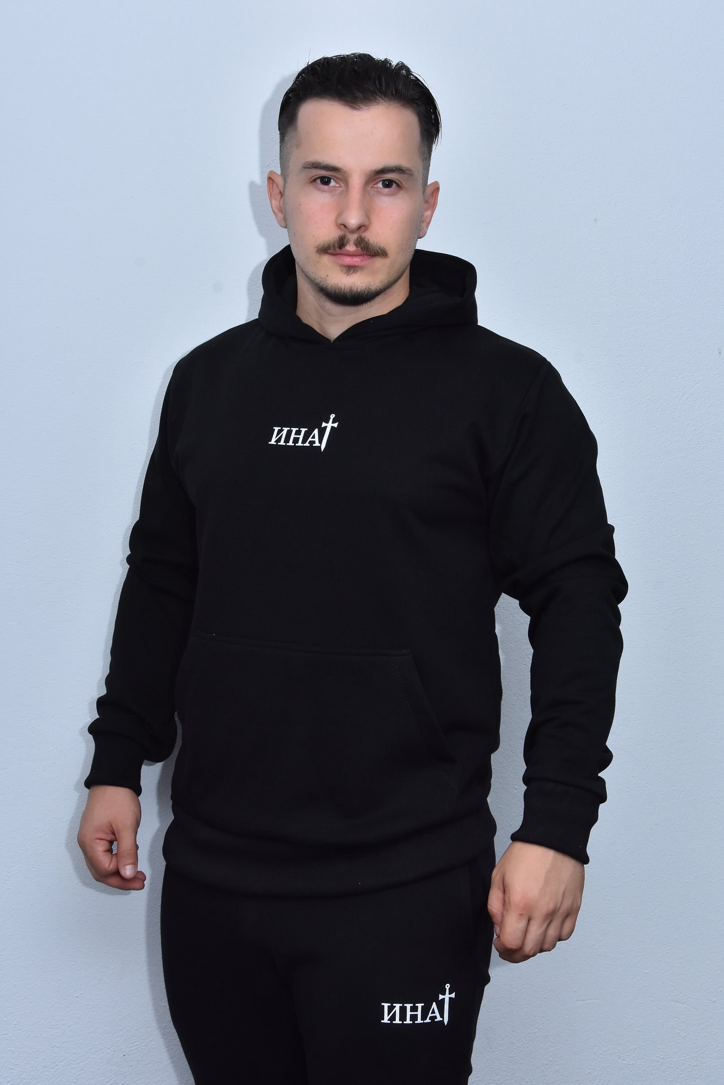 Инат Дукс Капуљача -  Црни