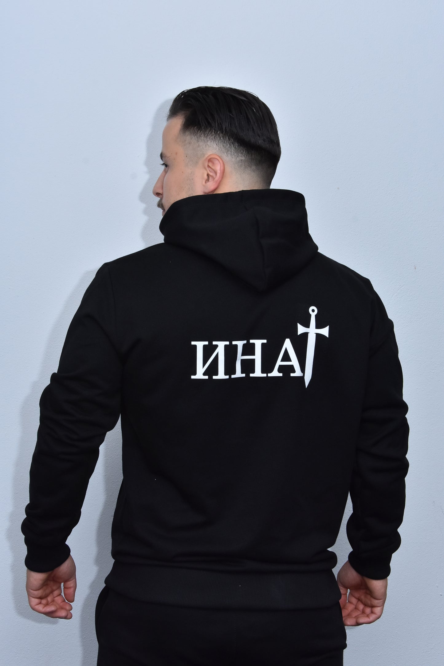 Инат Дукс Капуљача -  Црни